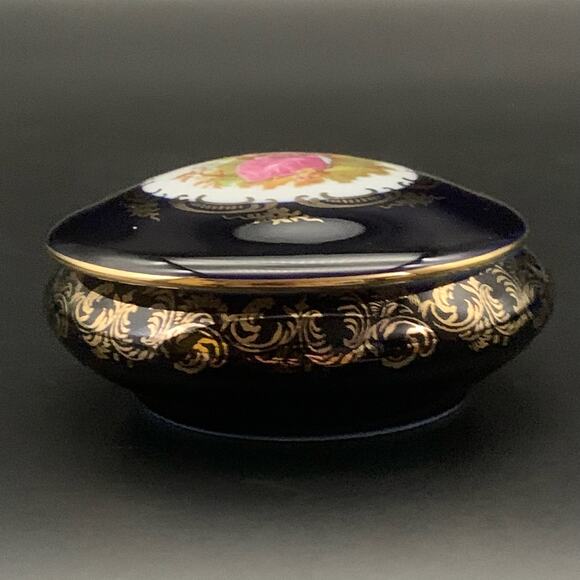 Limoges Castel France Blue Porcelain 22K Gold Trinket Box Courting Couple Vtg - Picture 4 of 11